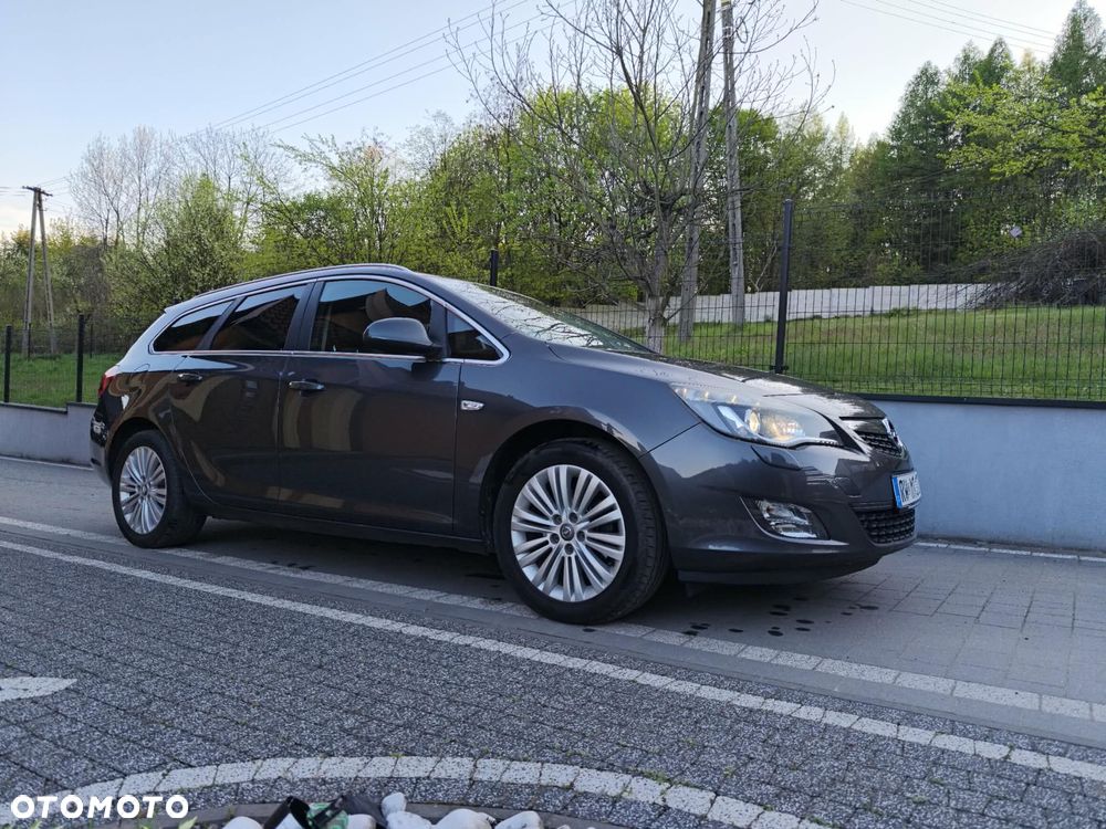 Opel Astra 1.6 Turbo Cosmo - 1