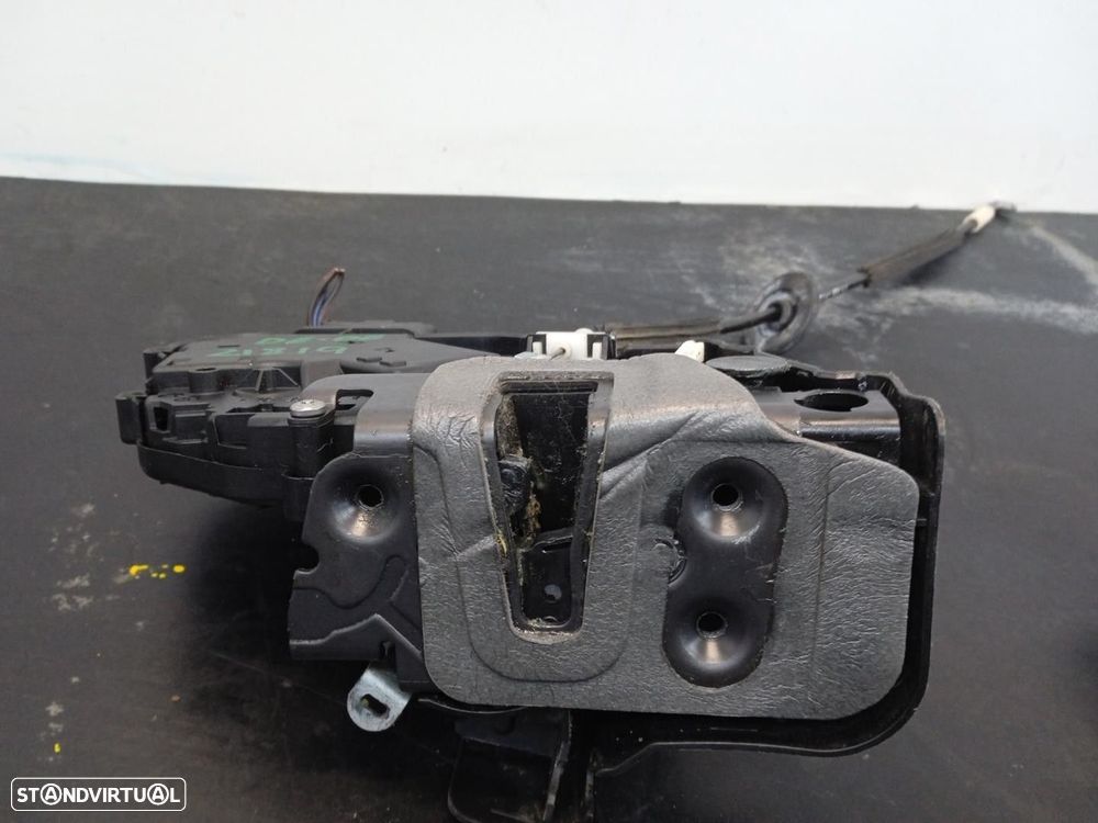 FECHADURA PORTA FRONTAL DIREITA LAND ROVER DISCOVERY IV 2020 -6W8A21812AF - 2