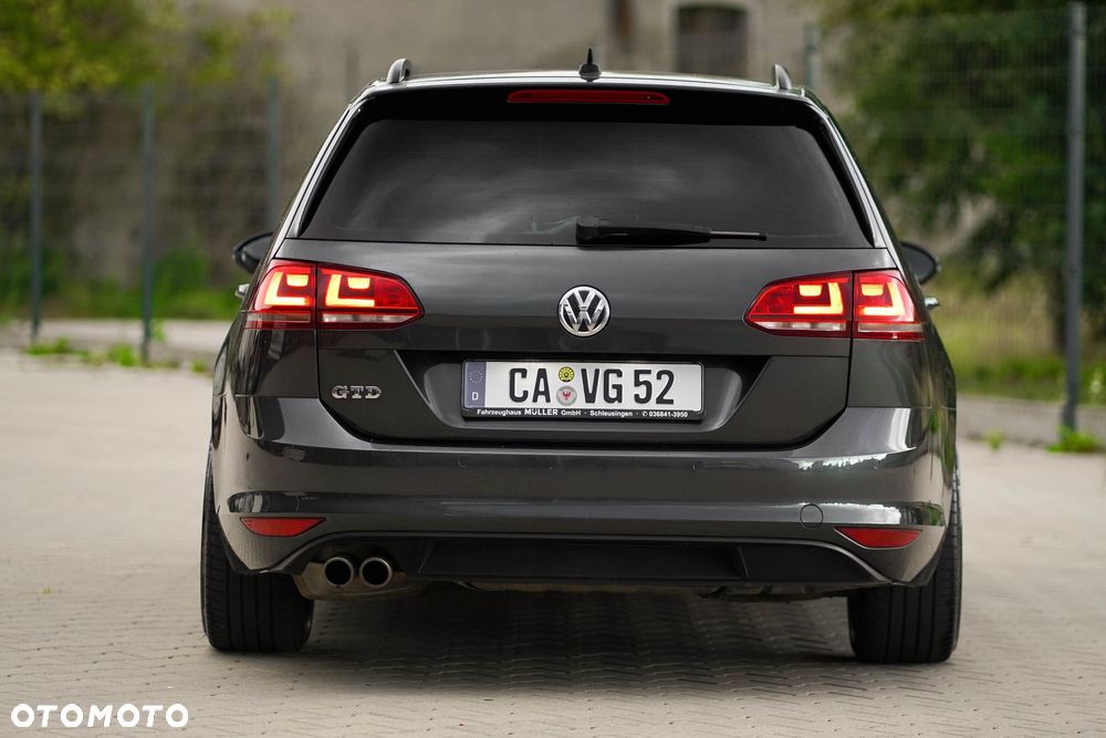 Volkswagen Golf - 10