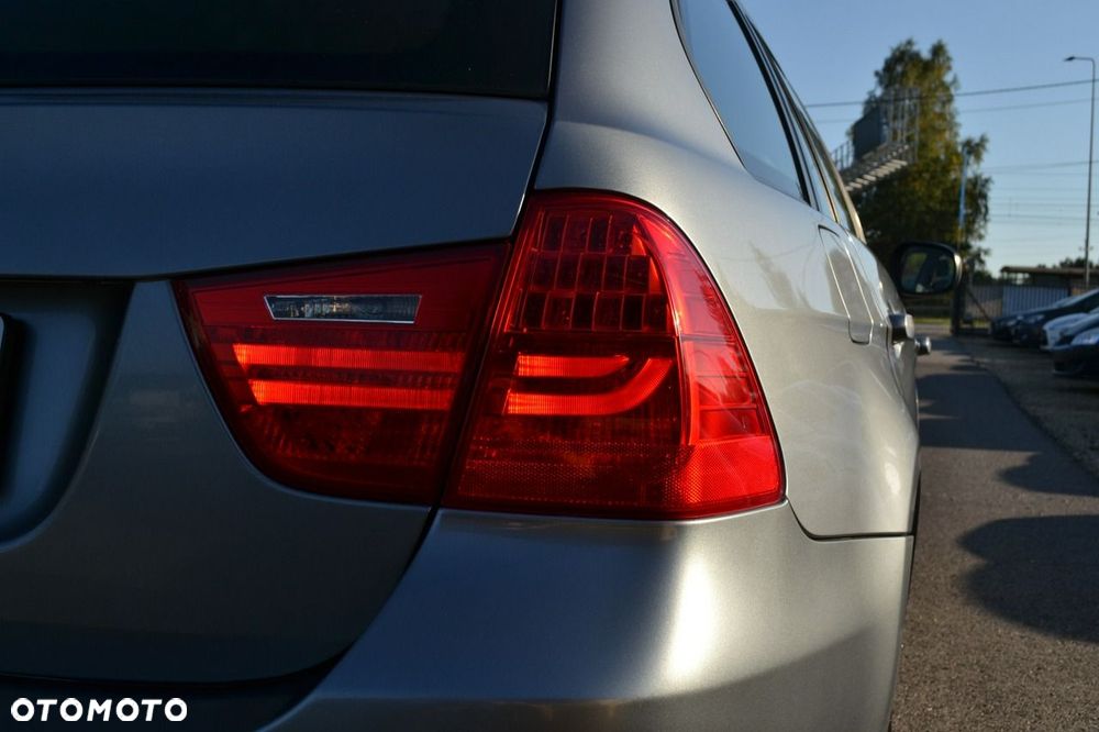 BMW Seria 3 318d Luxury Line - 23