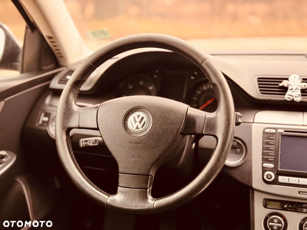 Volkswagen Passat - 26