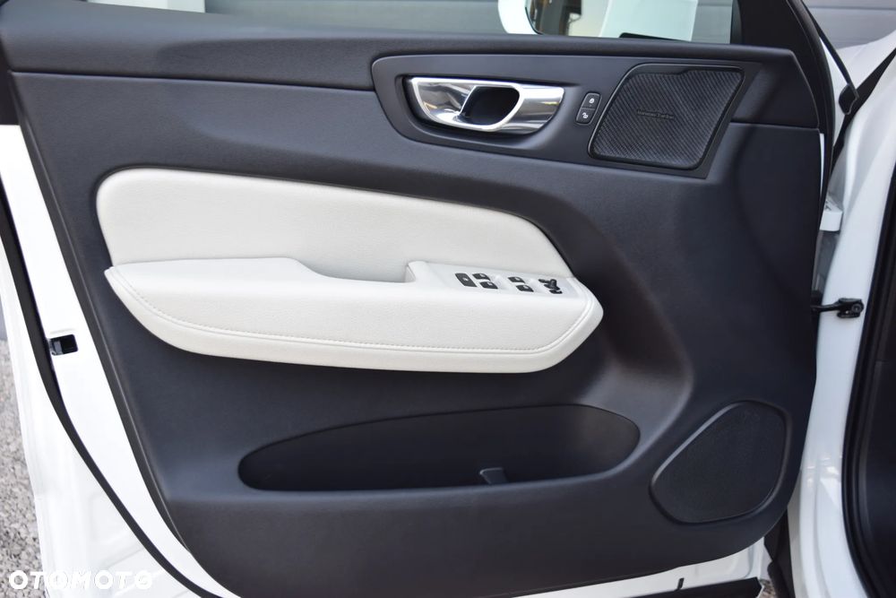Volvo XC 60 D4 AWD Geartronic Momentum - 19