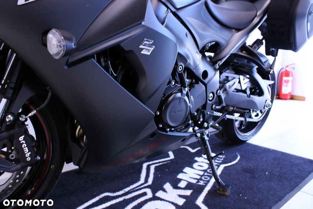 Suzuki GSX - 28