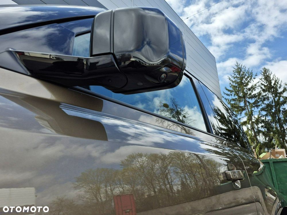 Land Rover Defender - 15