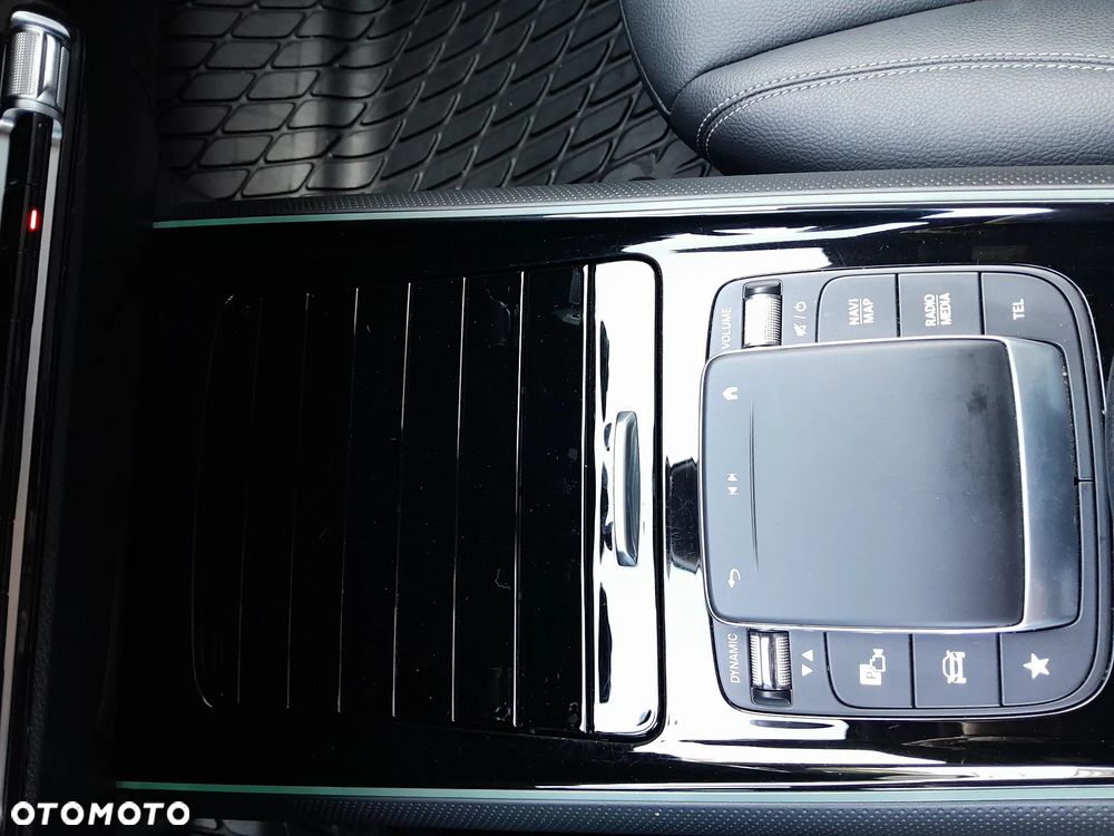 Mercedes-Benz GLB 250 4-Matic Style 8G-DCT - 11