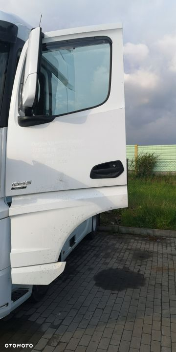 DRZWI KOMPLETNE LEWE MERCEDES ACTROS MP4