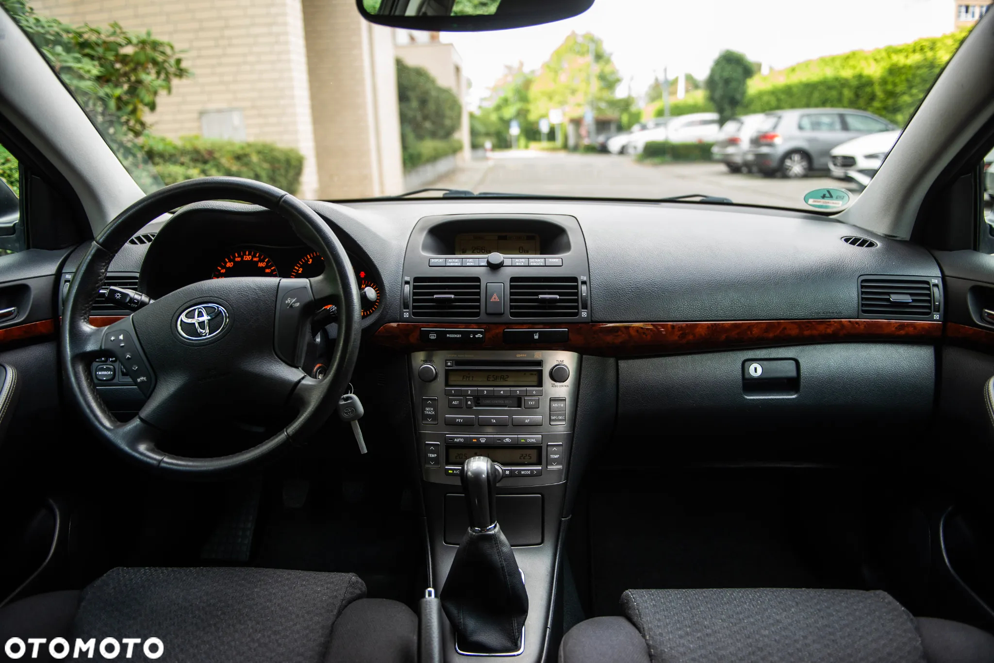 Toyota Avensis 1.8 Sol - 26