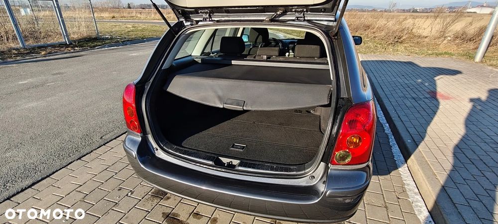 Toyota Avensis 2.0 D-4D Combi - 22