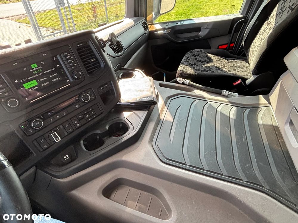 Scania P 410 6x2 ostatnia oś skrętna i podnoszona cysterna do odbioru mleka zabudowa MAGYAR - 40