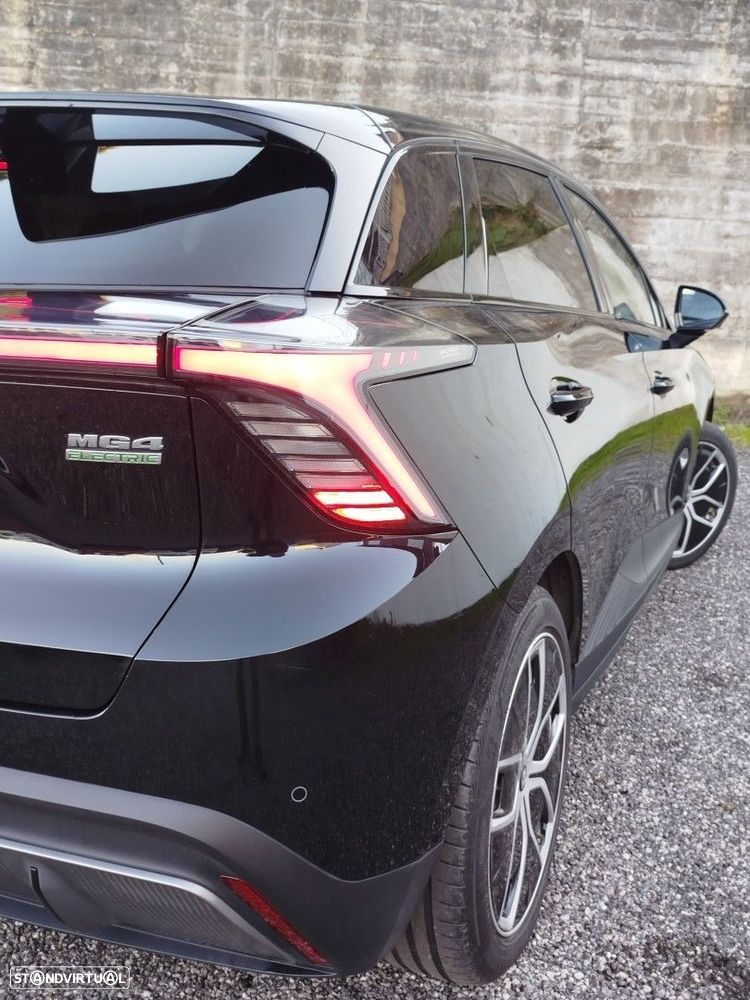 MG MG4 64 kWh Luxury - 11