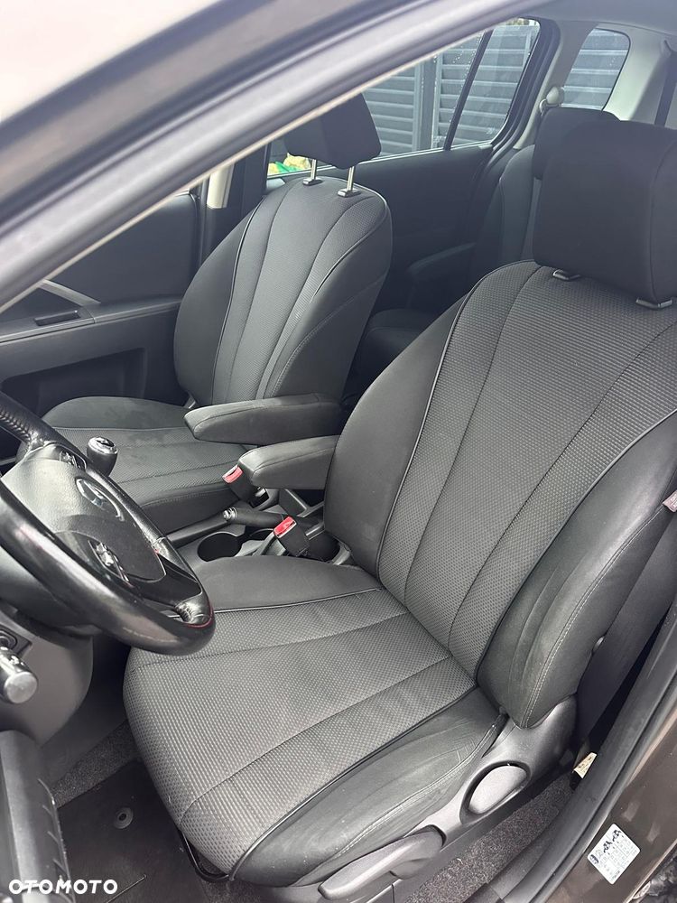 Mazda 5 - 11