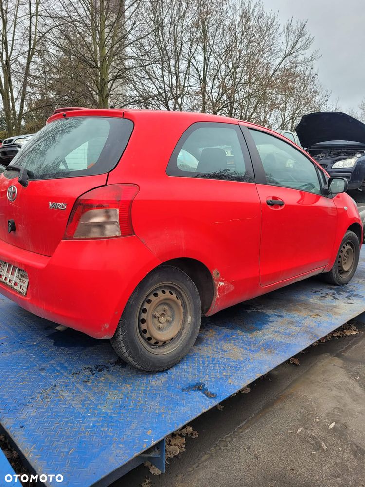 Części- Toyota Yaris II Rok 2007 Pojemność 998 Moc 51 kw Benzyna - 4