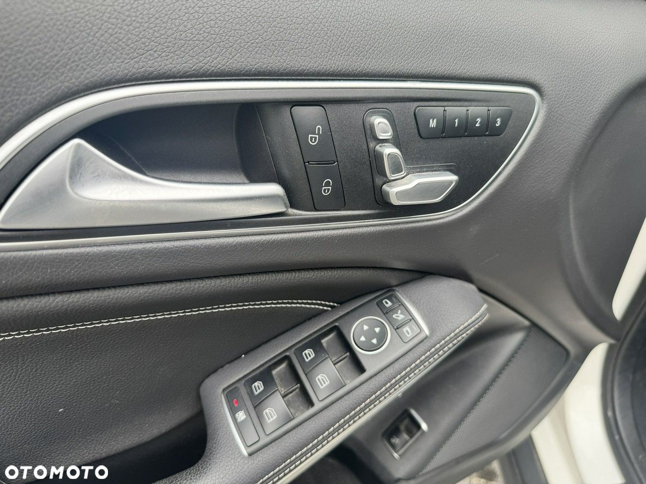 Mercedes-Benz GLA 200 7G-DCT - 10