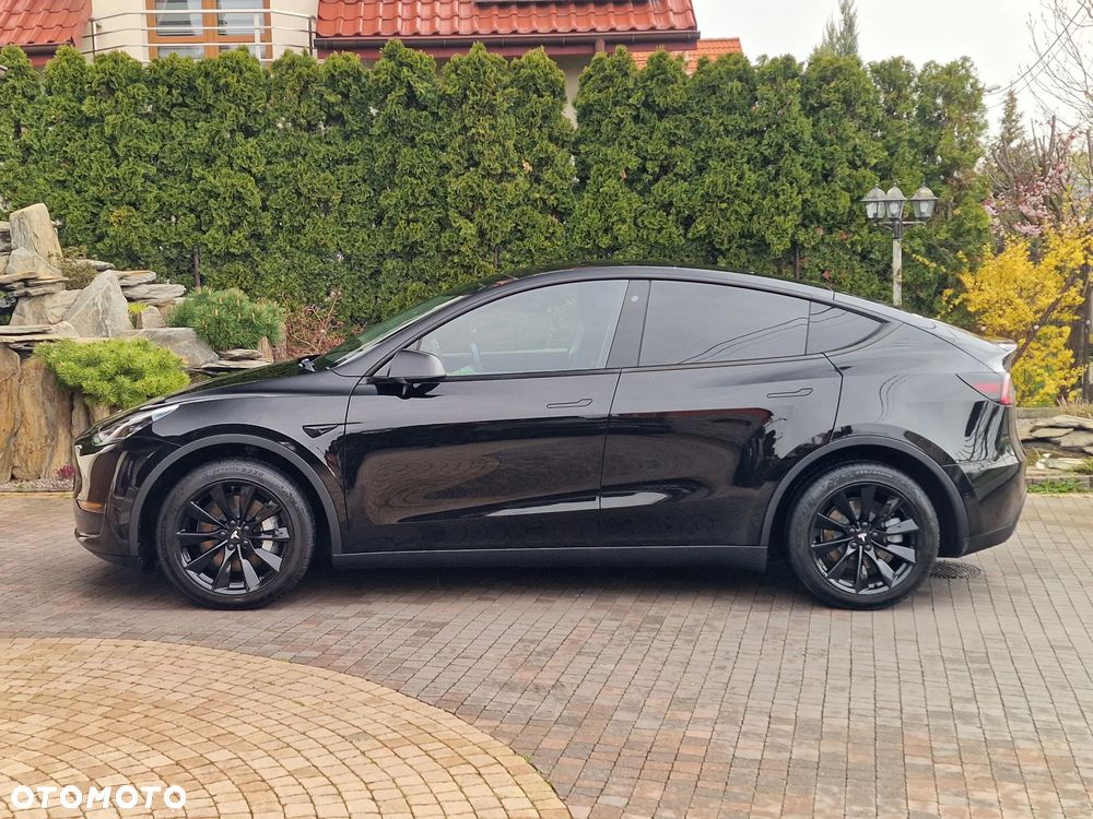 Tesla Model Y Long Range AWD - 3