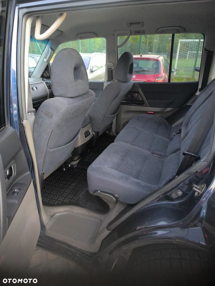 Mitsubishi Pajero - 9