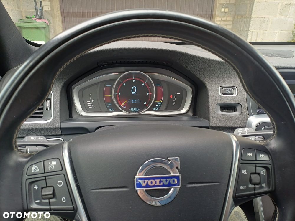 Volvo V60 D6 Plug-In-Hybrid AWD Geartronic Summum - 8