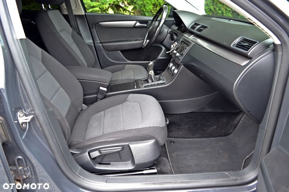 Volkswagen Passat - 13