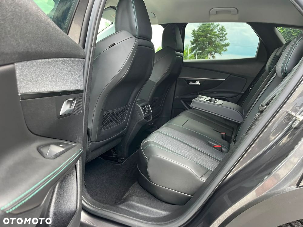Peugeot 3008 225 e-EAT8 Allure Pack - 31