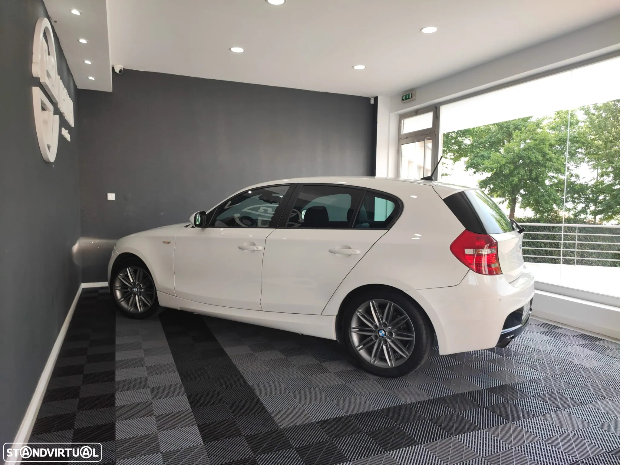 BMW 118 d Pack M - 19