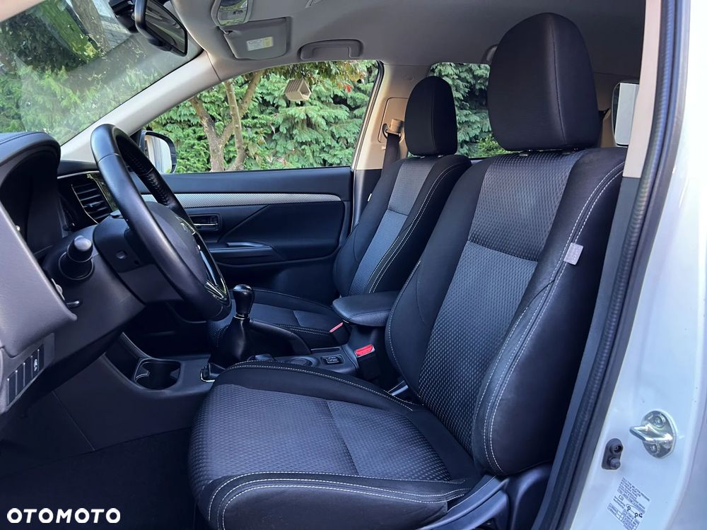Mitsubishi Outlander 2.0 2WD SUV-Star - 22