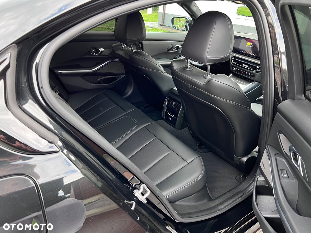 BMW Seria 3 318i M Sport - 13