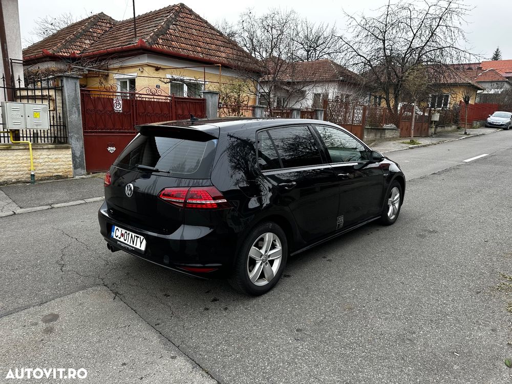 Volkswagen Golf - 6
