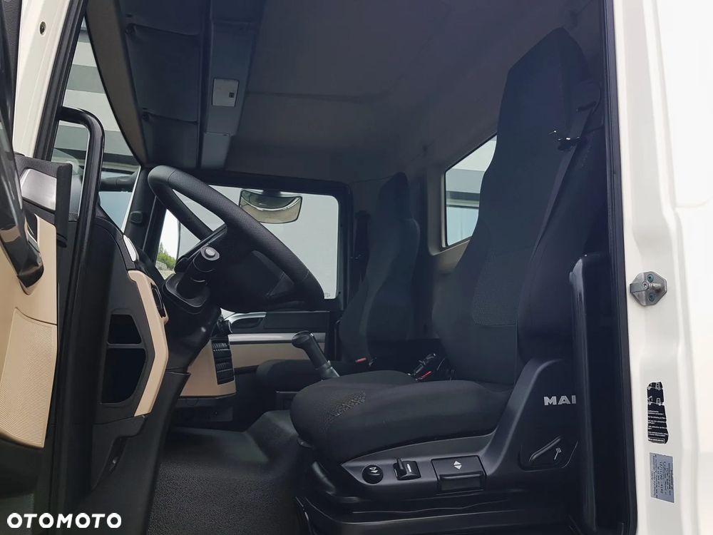 MAN TGL 12.220 HAKOWIEC 4x2 KLIMA - 9