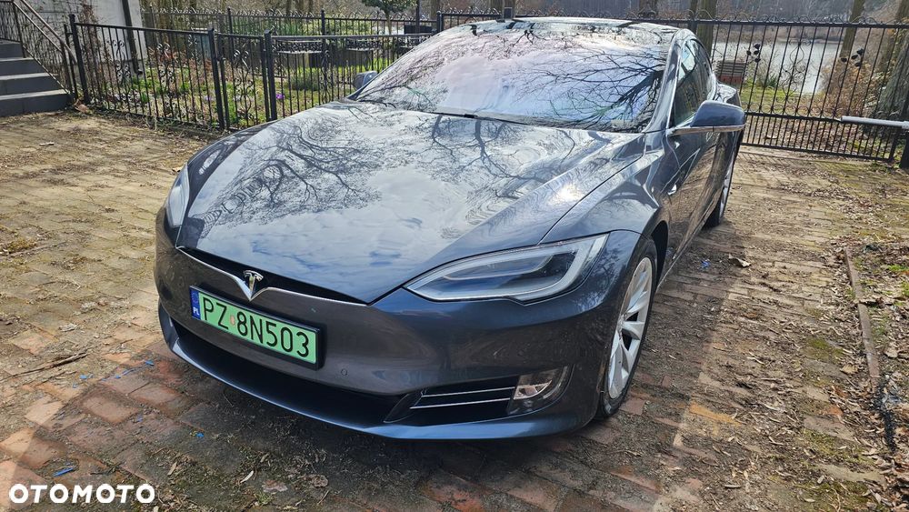 Tesla Model S - 12