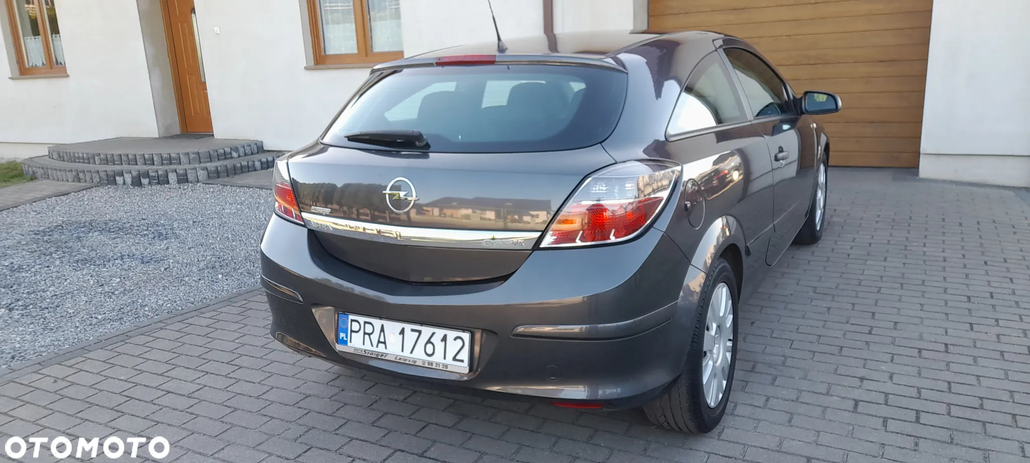 Opel Astra GTC 1.4 - 13