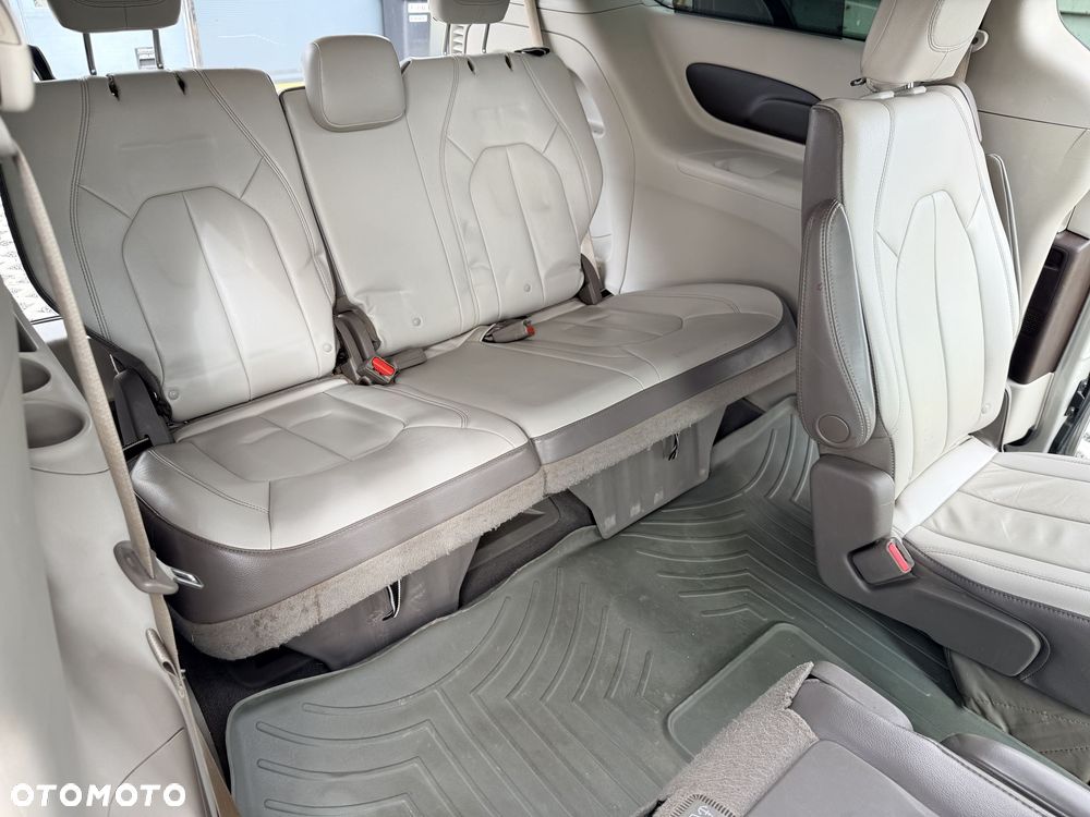 Chrysler Pacifica - 11