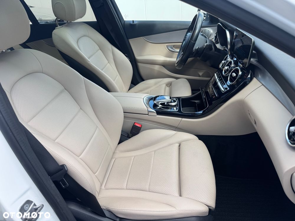 Mercedes-Benz Klasa C 220 d 4Matic 9G-TRONIC Avantgarde - 23