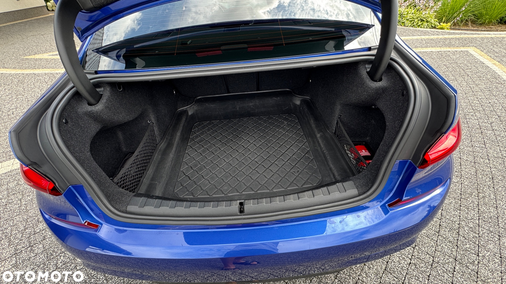 BMW Seria 3 318d M Sport - 9