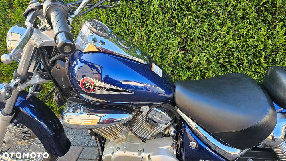 Suzuki Intruder - 8