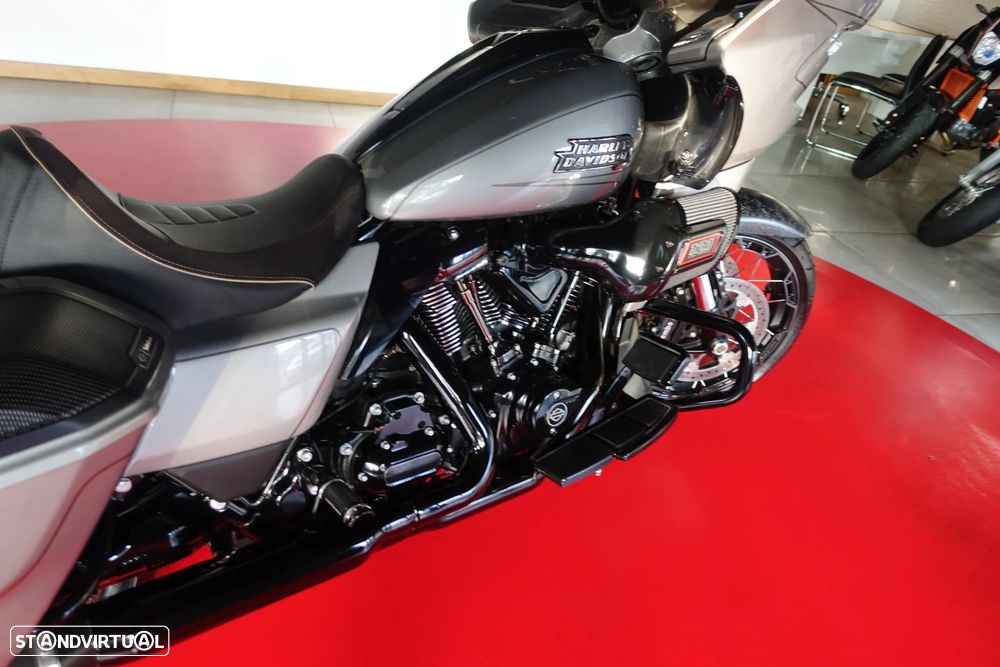 Harley-Davidson Road Glide CVO - 19