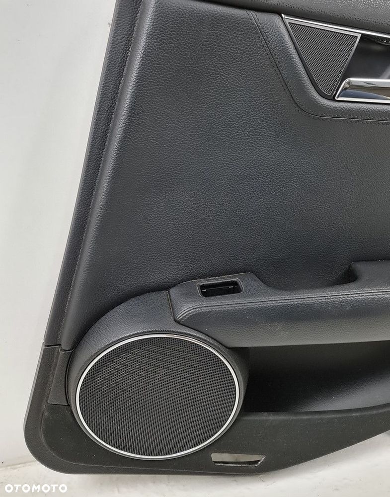 TAPICERKA BOCZEK TYLNY PRAWY TYŁ MERCEDES W204 - 5