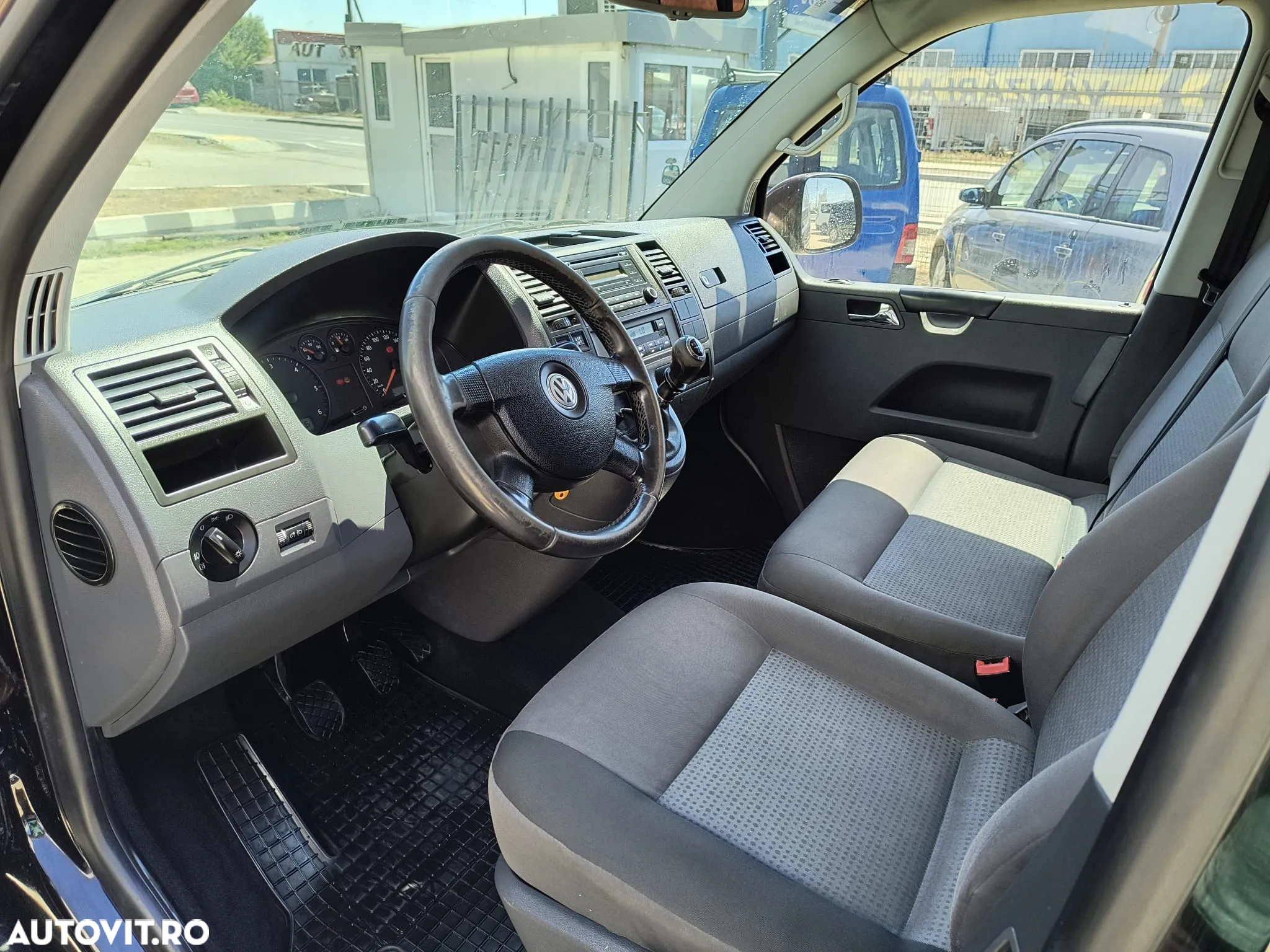 Volkswagen Caravelle - 7