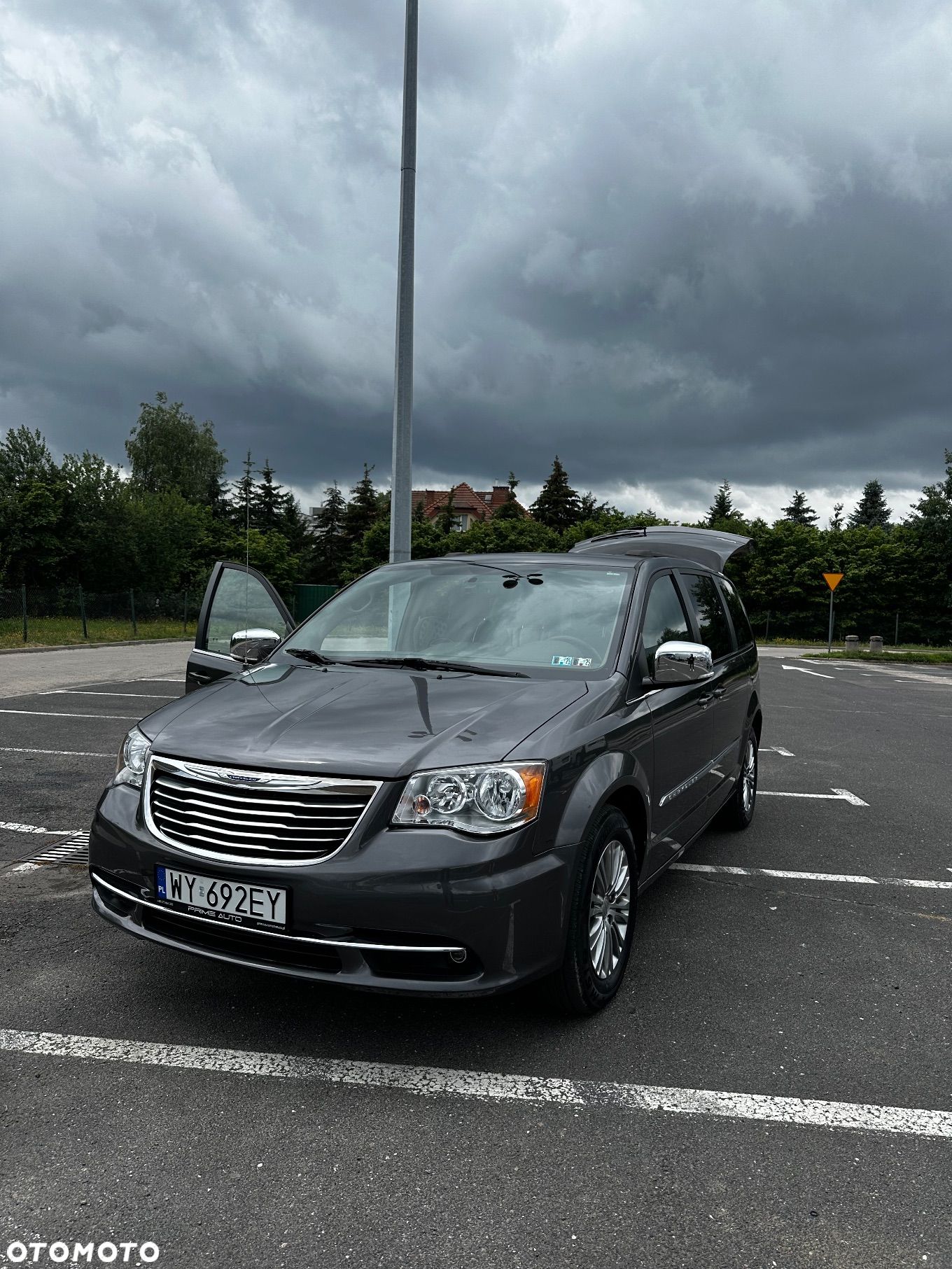 Chrysler Town & Country 3.6 Limited - 1