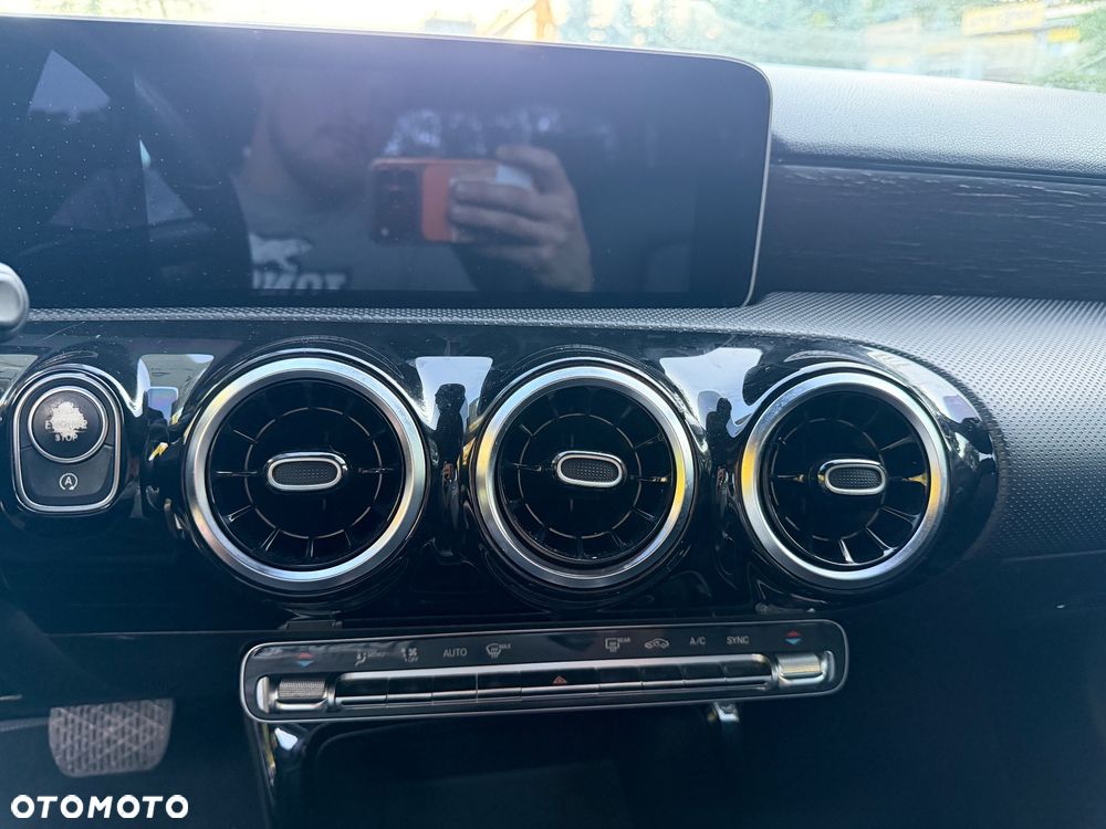 Mercedes-Benz Klasa A 220 4Matic 7G-DCT - 31