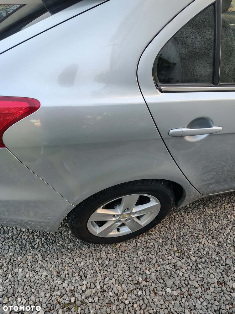 Mitsubishi Lancer 1.5 Inform - 10