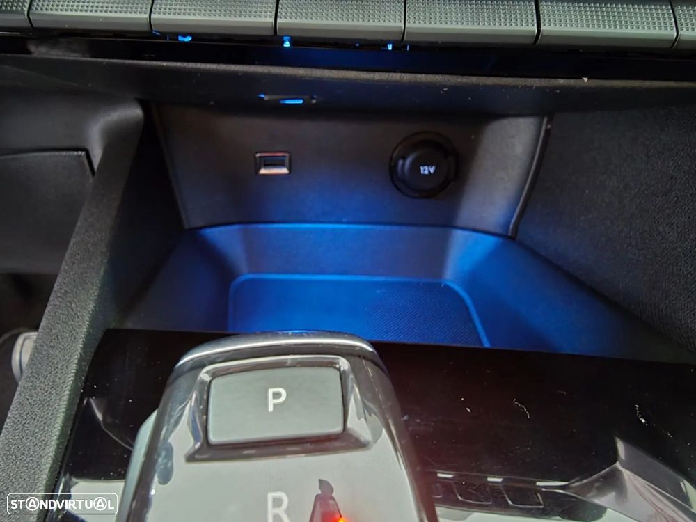 Peugeot 3008 PureTech 130 Stop & Start GPF EAT8 Active Pack - 11