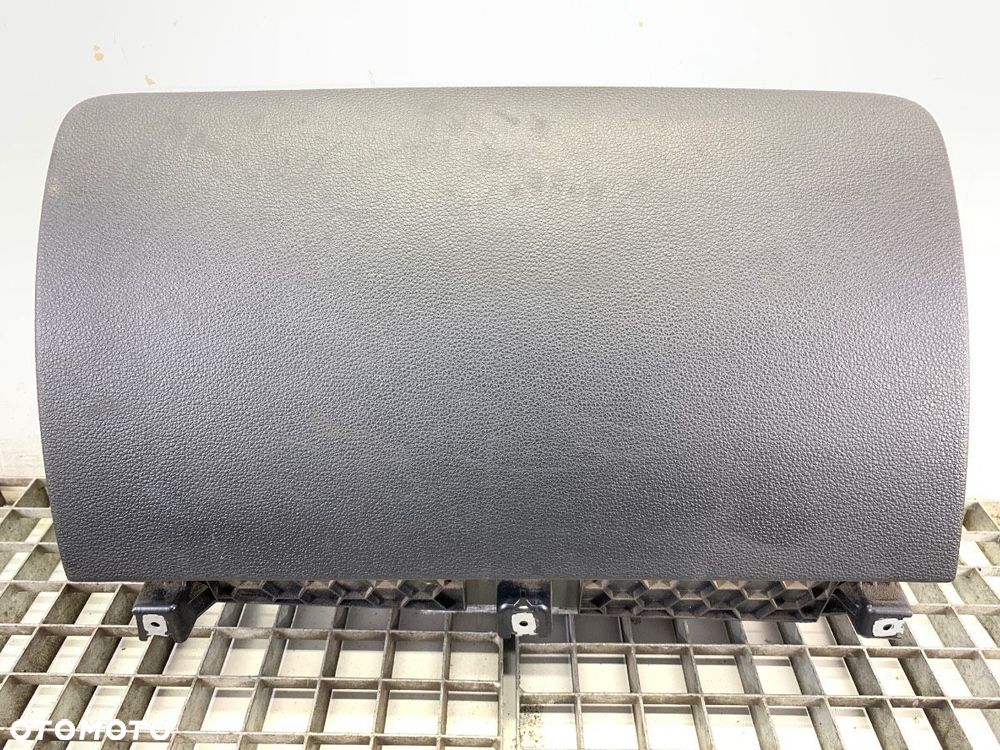 SCHOWEK PASAŻERA  AUDI Q7 (4LB) 2006 - 2016 4.2 TDI quattro 240 kW [326 KM] olej napędowy 2007 - - 1