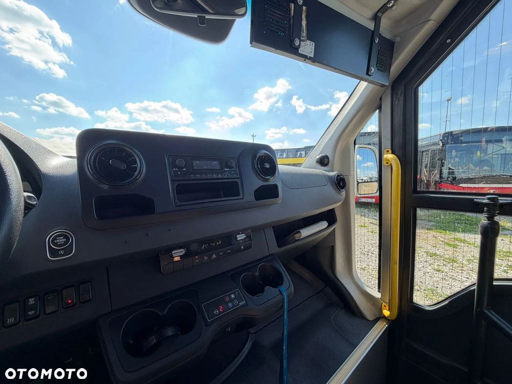 Mercedes-Benz Sprinter 517 - 24