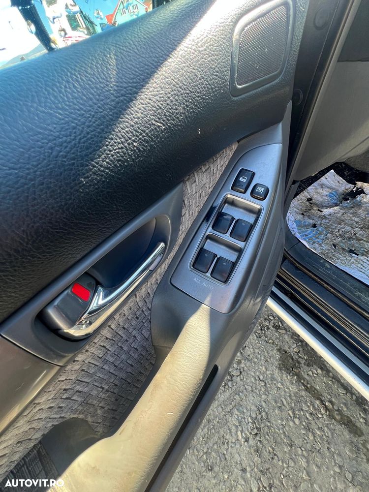 Toyota Land Cruiser 3.0 TD-4D VX - 3