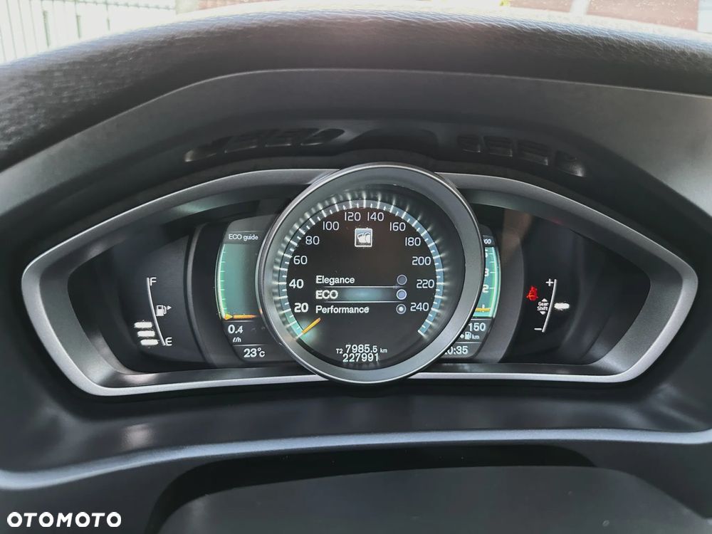 Volvo V40 Cross Country D2 Drive-E Ocean Race - 23