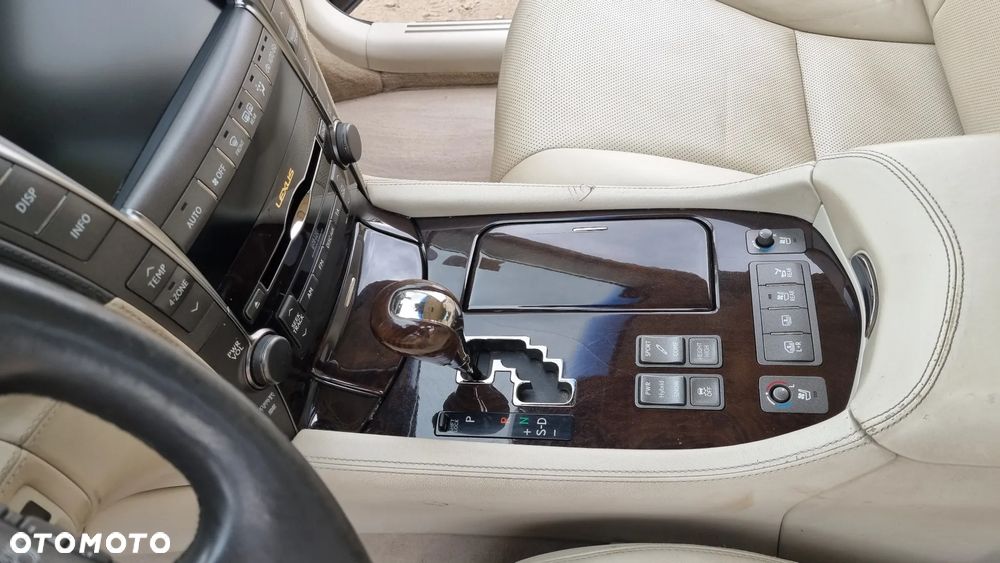 Lexus LS 600h Ambience h - 36