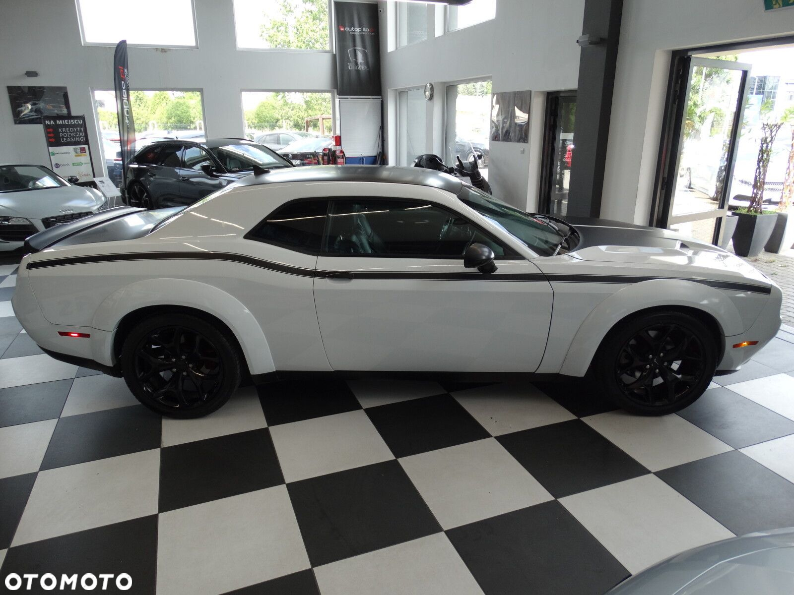 Dodge Challenger - 4