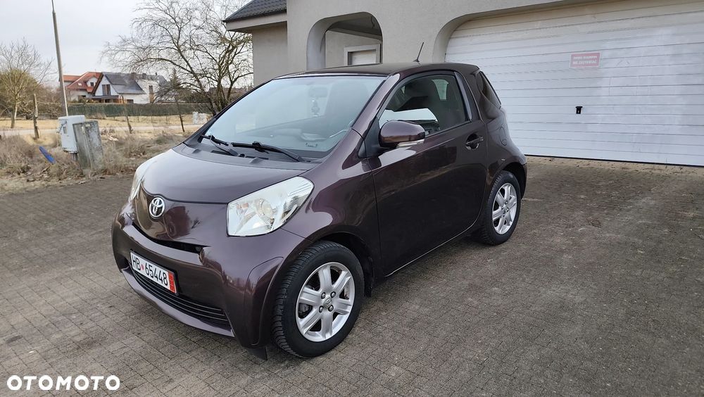Toyota iQ - 8