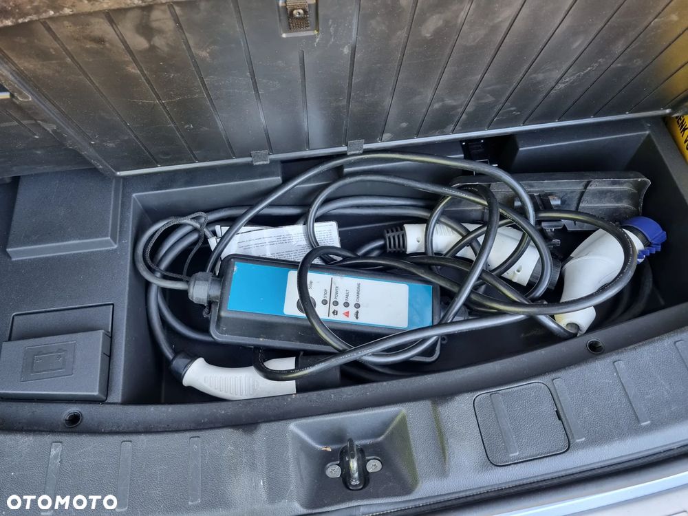 Mitsubishi Outlander Instyle NAVI + - 17