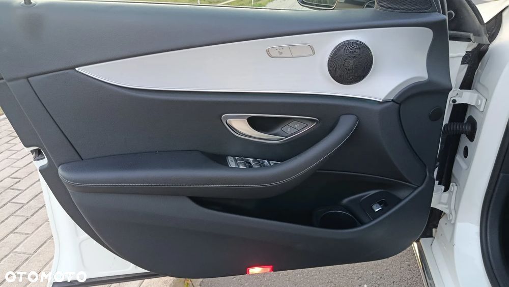 Mercedes-Benz Klasa E 220 d 9G-TRONIC - 14