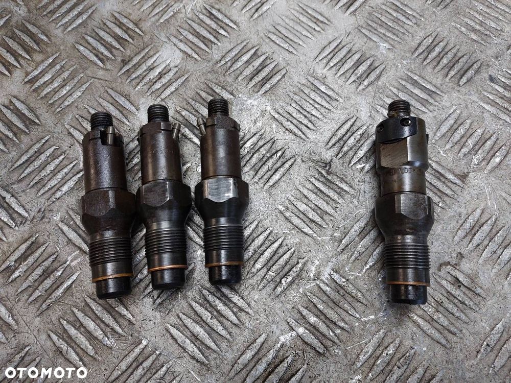WTRYSK WTRYSKIWACZ KOMPLET TOYOTA COROLLA E11 1.9 D LCR736001 LDCR02301AA1 - 1